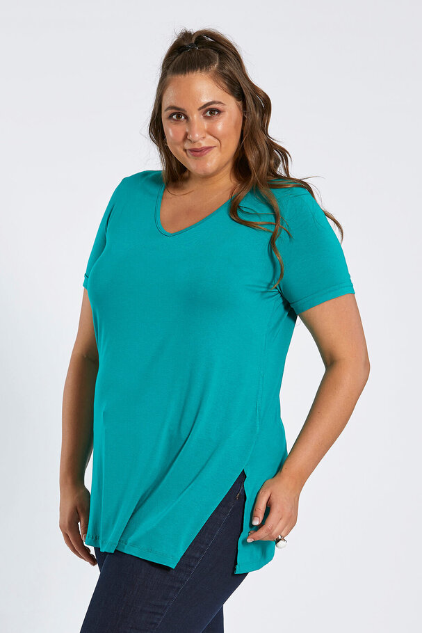 V-NECK BASIC T-SHIRT WITH VENTS