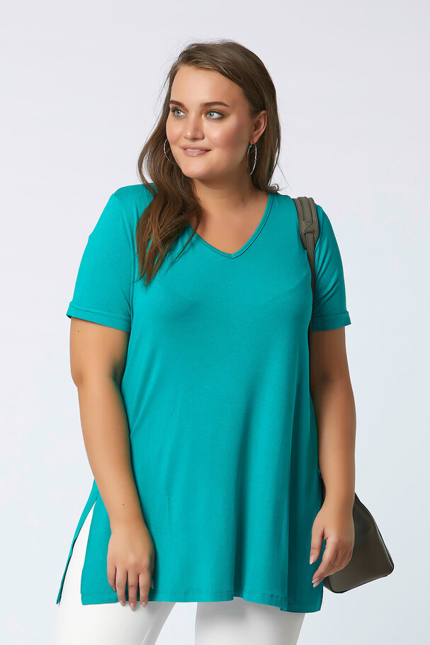 V-NECK BASIC T-SHIRT WITH VENTS