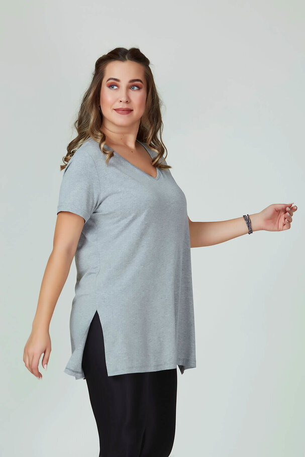 V-NECK BASIC T-SHIRT WITH VENTS