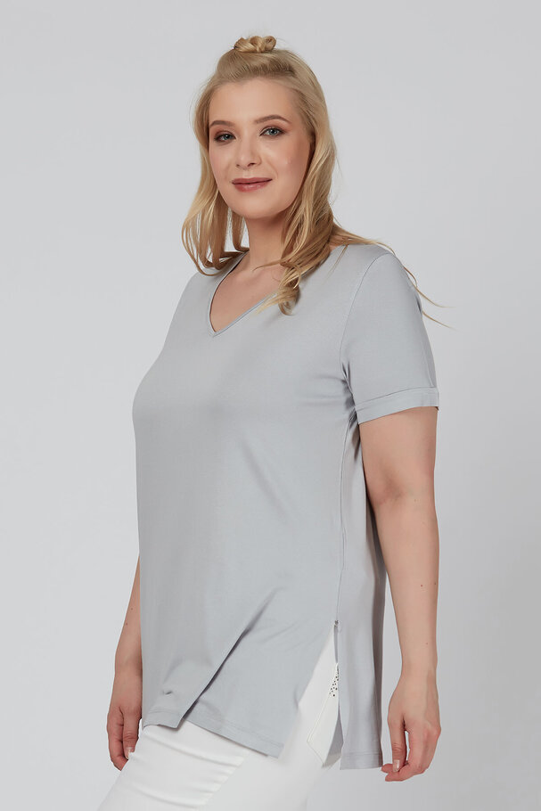 V-NECK BASIC T-SHIRT WITH VENTS