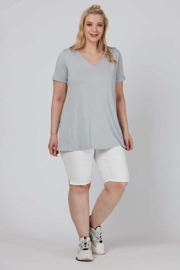 V-NECK BASIC T-SHIRT WITH VENTS