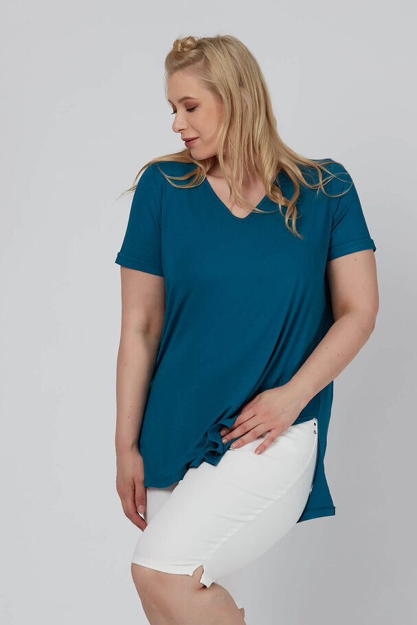 V-NECK BASIC T-SHIRT WITH VENTS