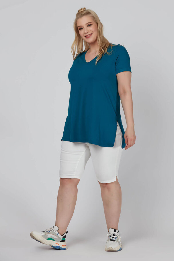 V-NECK BASIC T-SHIRT WITH VENTS