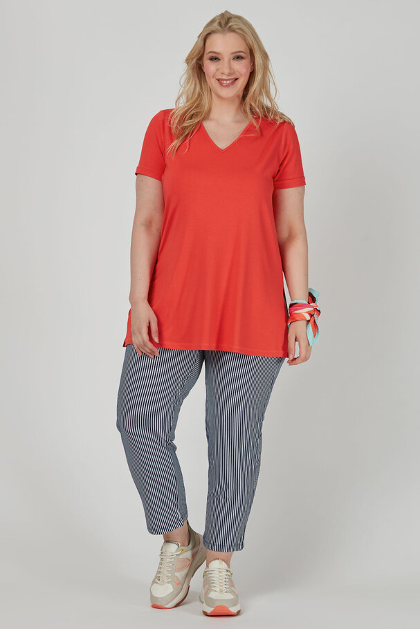 V-NECK BASIC T-SHIRT WITH VENTS