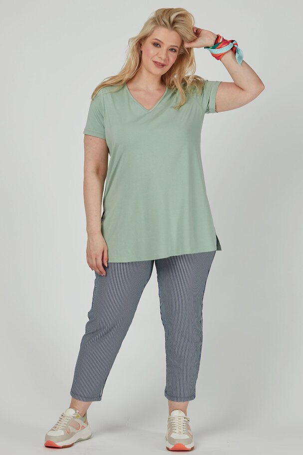 V-NECK BASIC T-SHIRT WITH VENTS