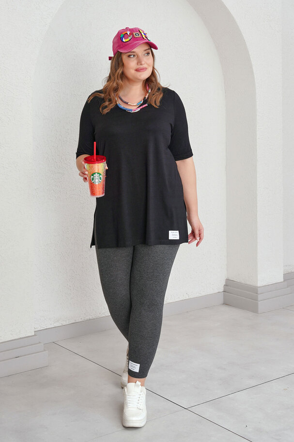 V-NECK T-SHIRT WITH LABEL
