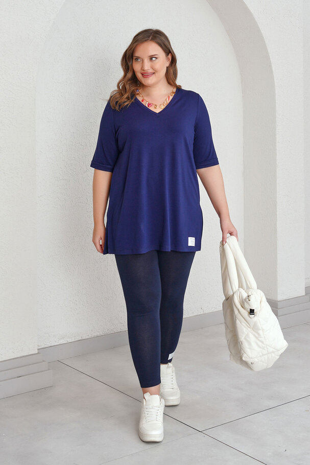 V-NECK T-SHIRT WITH LABEL