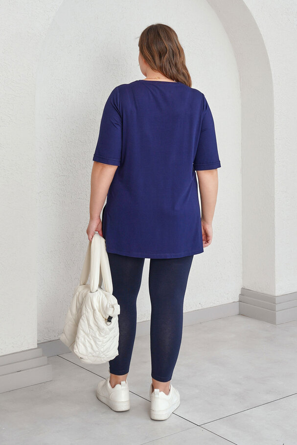 V-NECK T-SHIRT WITH LABEL