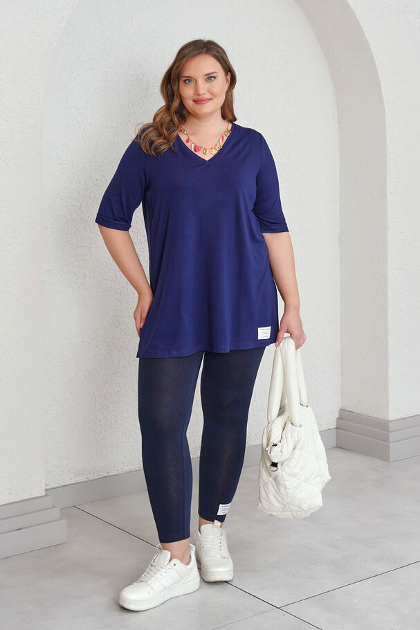 V-NECK T-SHIRT WITH LABEL