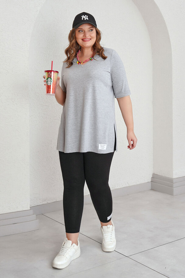 V-NECK T-SHIRT WITH LABEL