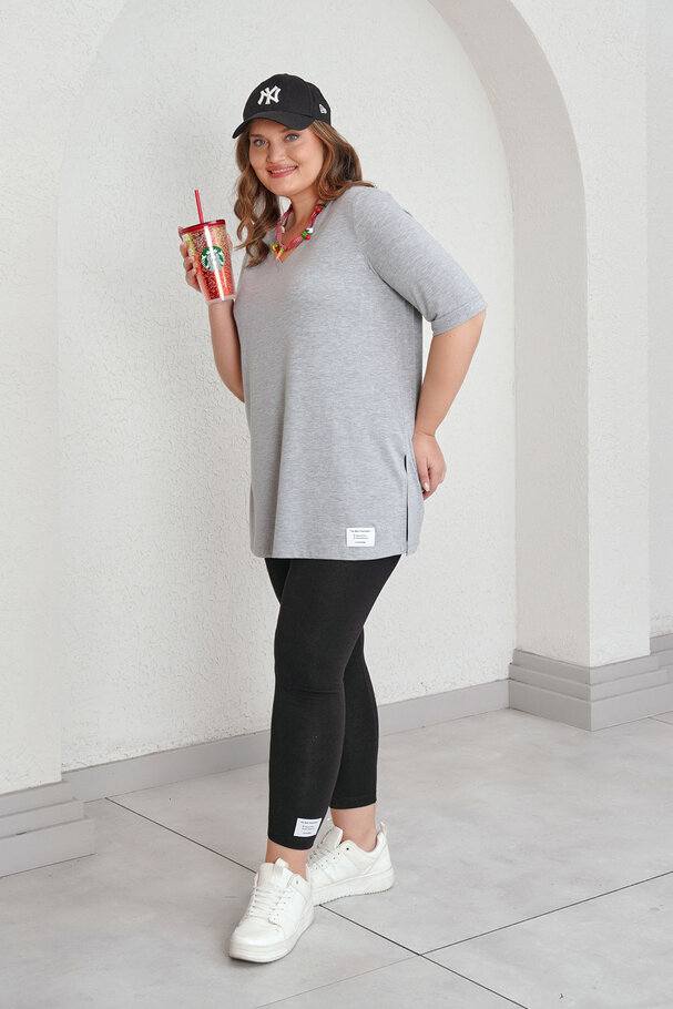 V-NECK T-SHIRT WITH LABEL