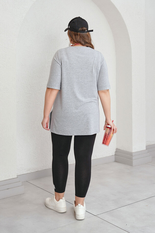 V-NECK T-SHIRT WITH LABEL