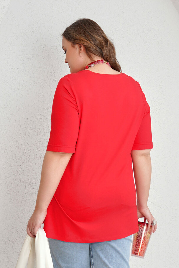 V-NECK T-SHIRT WITH LABEL