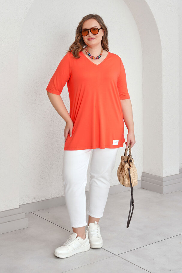 V-NECK T-SHIRT WITH LABEL