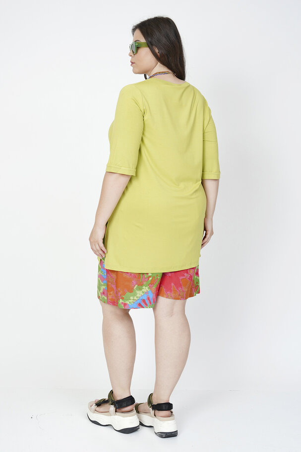 V-NECK T-SHIRT WITH LABEL