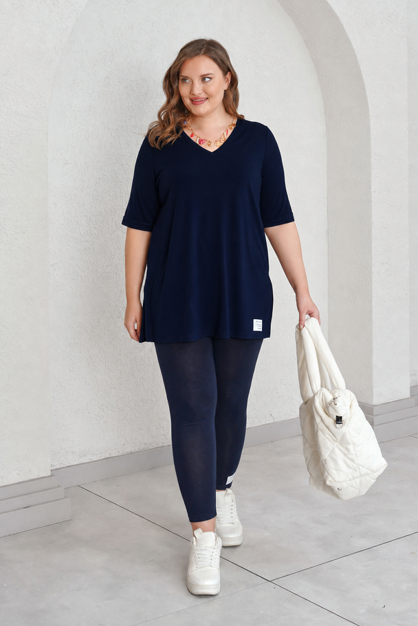 V-NECK T-SHIRT WITH LABEL