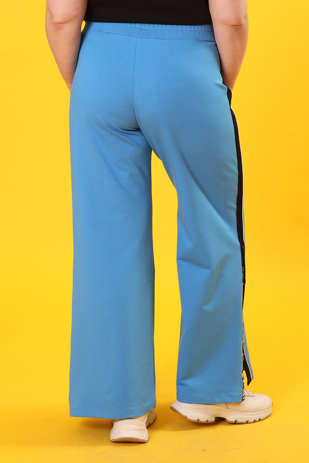 WIDE-LEG JOGGER WITH SNAP-BUTTON DETAIL