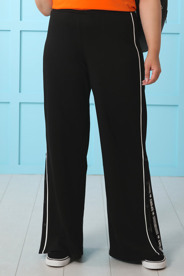 WIDE-LEG JOGGER WITH SNAP-BUTTON DETAIL