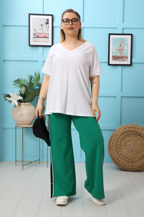 WIDE-LEG JOGGER WITH SNAP-BUTTON DETAIL