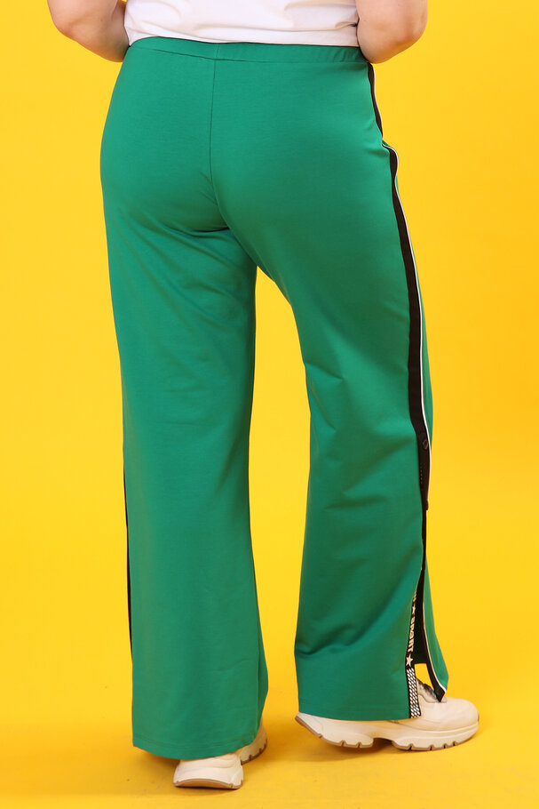 WIDE-LEG JOGGER WITH SNAP-BUTTON DETAIL