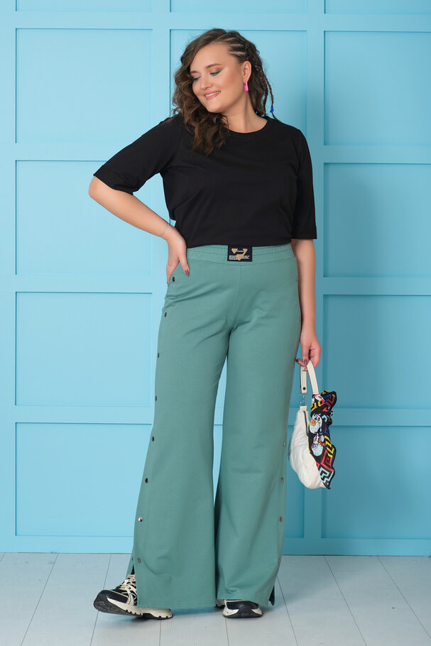 WIDE-LEG JOGGER WITH SNAP-BUTTON DETAIL
