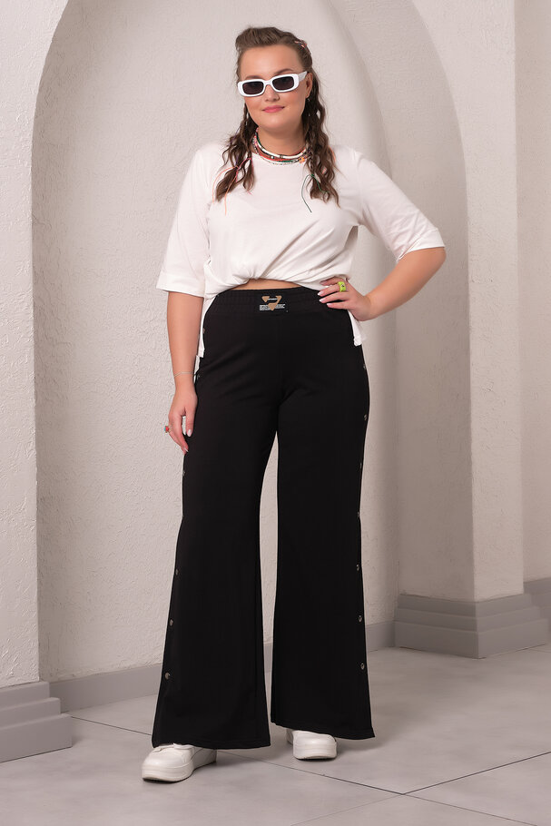 WIDE-LEG JOGGER WITH SNAP-BUTTON DETAIL