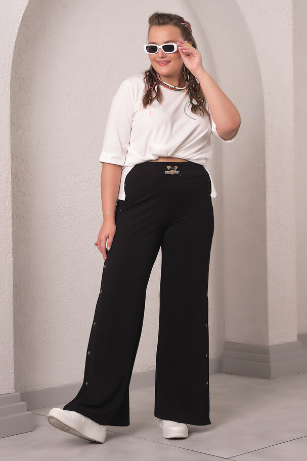WIDE-LEG JOGGER WITH SNAP-BUTTON DETAIL