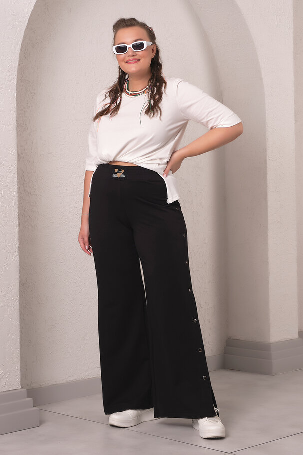 WIDE-LEG JOGGER WITH SNAP-BUTTON DETAIL