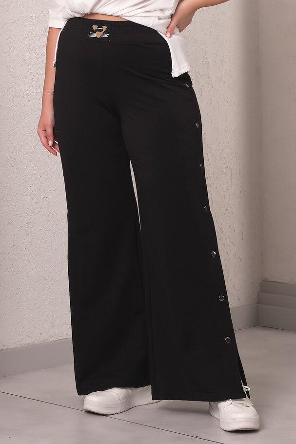 WIDE-LEG JOGGER WITH SNAP-BUTTON DETAIL