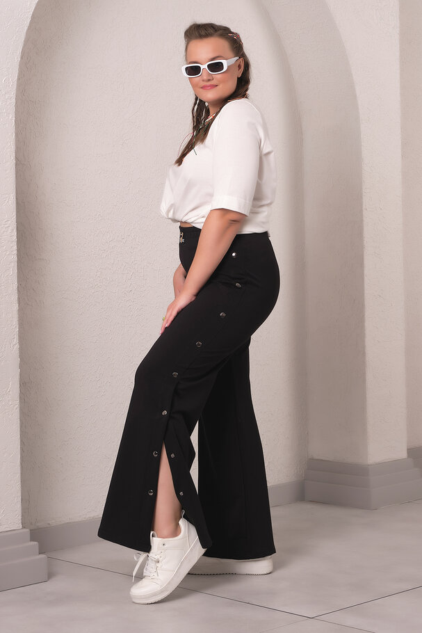 WIDE-LEG JOGGER WITH SNAP-BUTTON DETAIL
