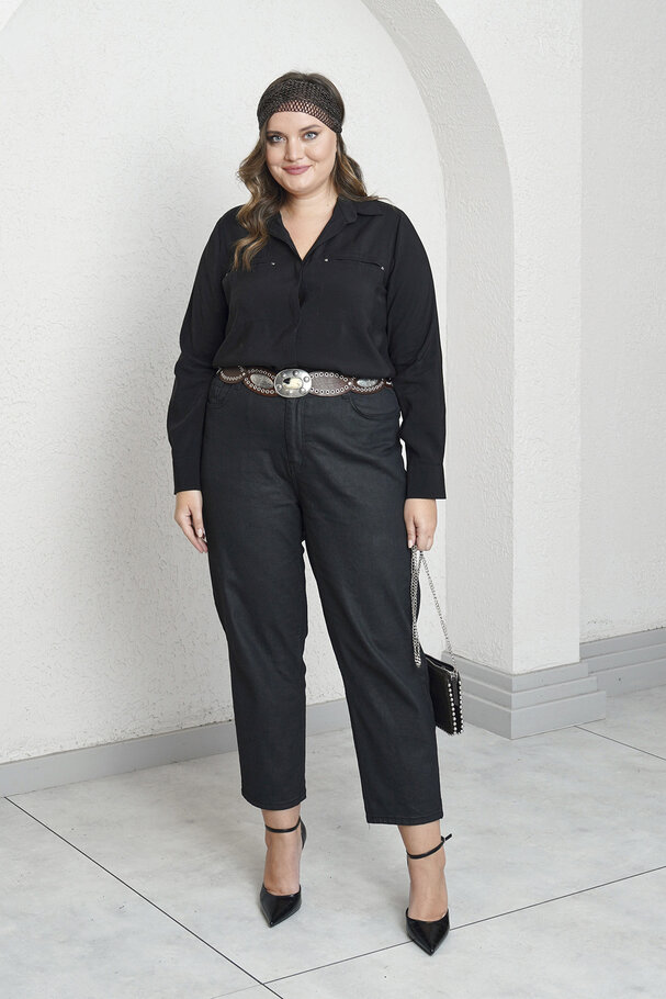 YÜKSEK BEL DERİ GÖRÜNÜMLÜ MOM JEAN